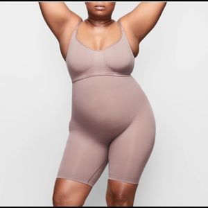 SKIMS SCULPTING BRALETTE B774